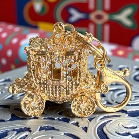 Gold Carriage Keychain/Purse Charm - Picture 1 of 1
